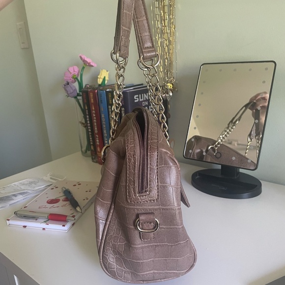 GUESS Bag - Picture 4 of 6